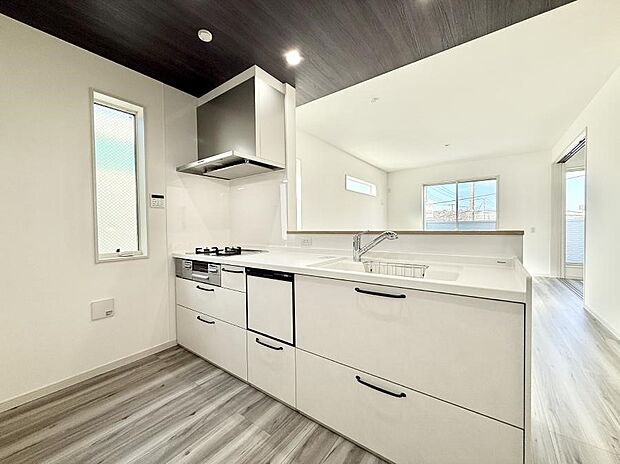 ■シンプルで機能的、毎日使いやすいキッチン