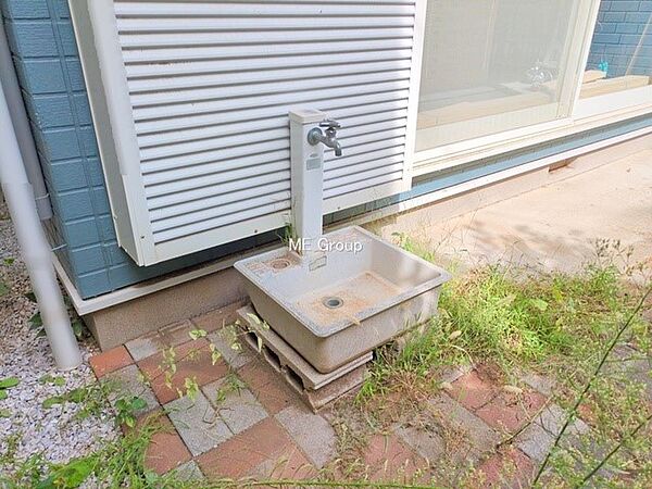 ■外水栓付きで庭作業や洗車に便利です