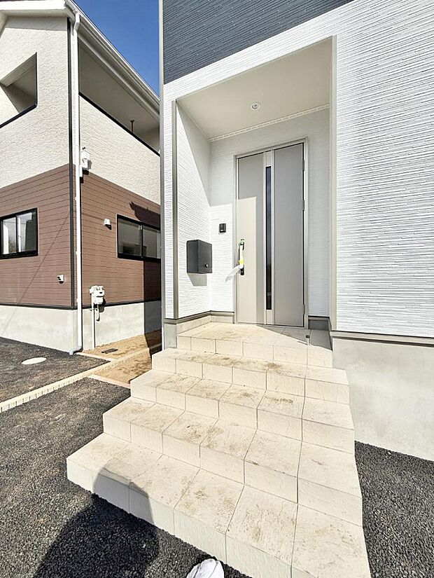 ■ 心地よい暮らしへとつながる、温かい玄関