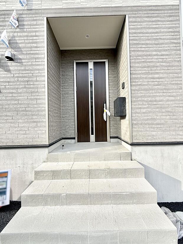 ■ 心地よい暮らしへとつながる、温かい玄関