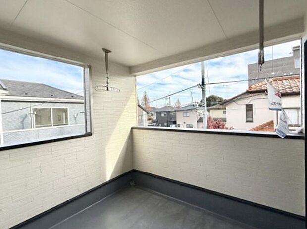 ■ 心地よい風と光を感じる、くつろぎのバルコニー