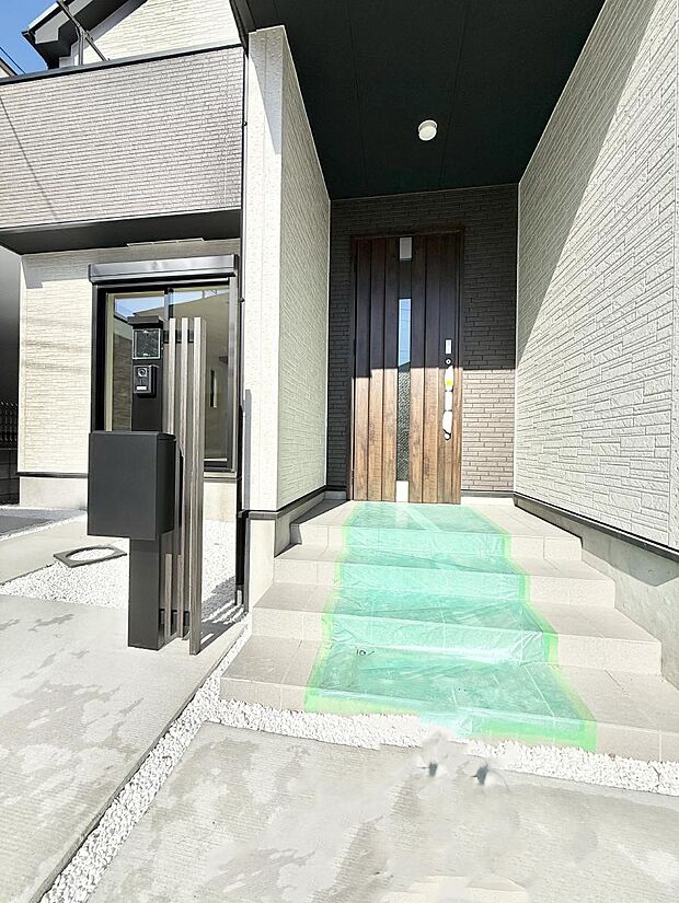 ■ 心地よい暮らしへとつながる、温かい玄関