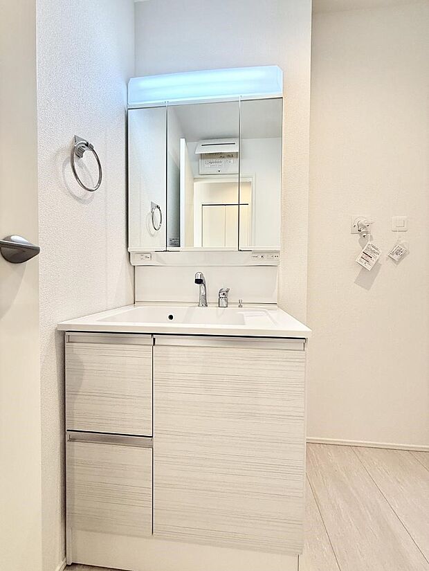 ■明るい洗面所は毎朝の歯磨きも楽しくできちゃいそうです♪