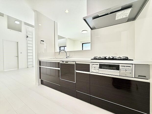 ■シンプルで機能的、毎日使いやすいキッチン