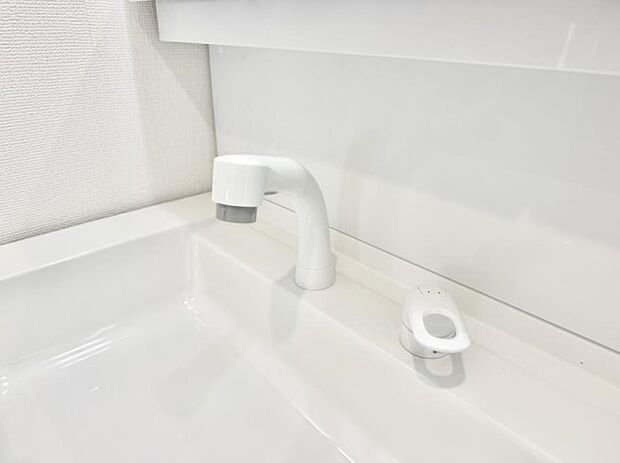 ■細かい部分まで洗いやすく便利なハンドシャワー付き