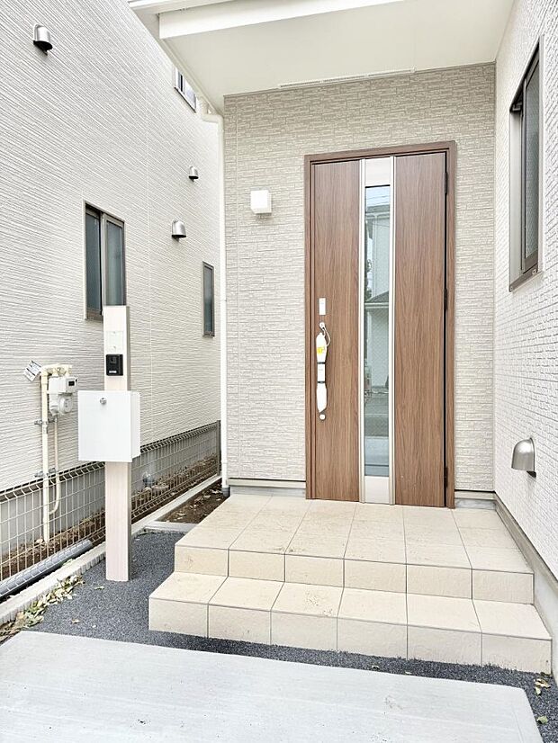 ■ シンプルで美しく、住まいの第一印象を彩る玄関です