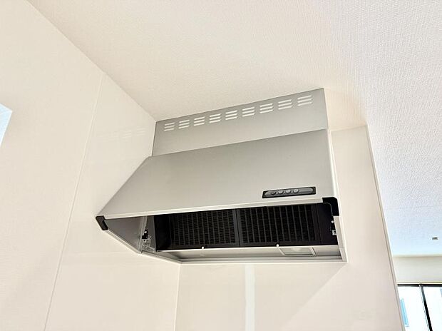 ■フードに覆われている為、匂いが換気扇に誘導され、効率的に排煙ができます