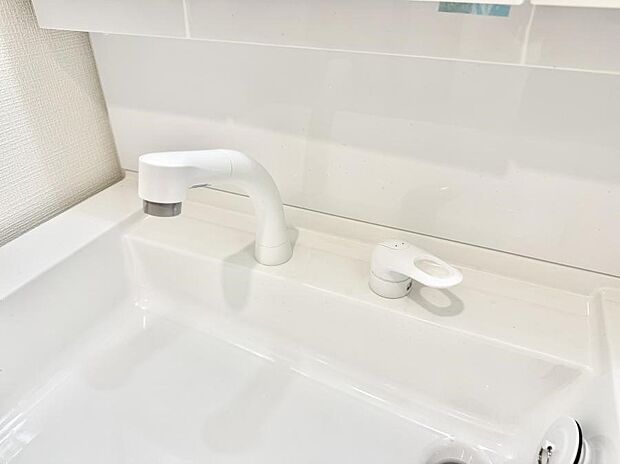 ■細かい部分まで洗いやすく便利なハンドシャワー付き