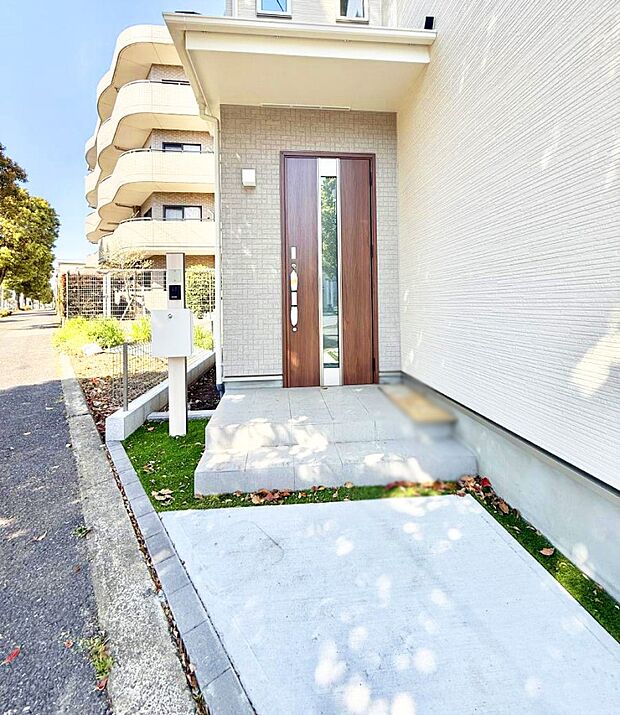 玄関はお家の顔！玄関アプローチでお客様をお迎え！    