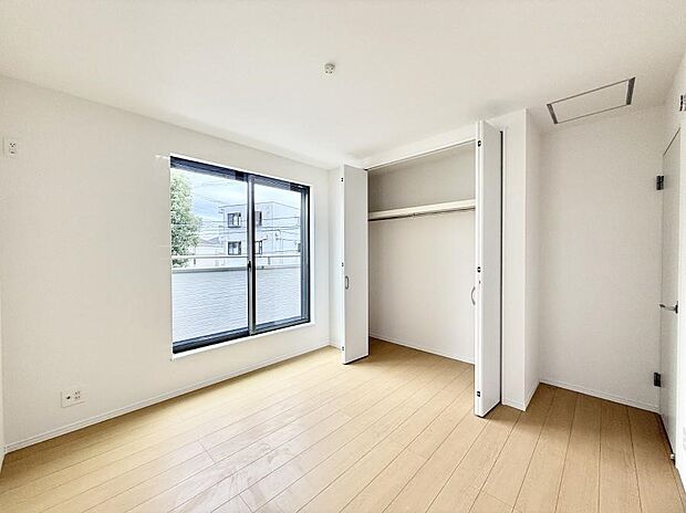 広いクローゼット、収納は多い方が嬉しいですね!