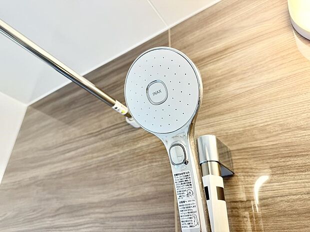 ■手元で簡単に止水できるため、水の無駄遣いを減らすことができます。