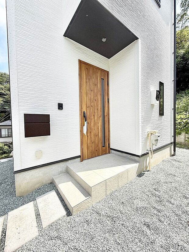 1号棟 ■ 心地よい暮らしへとつながる、温かい玄関