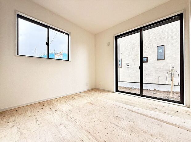 7号棟 ■落ち着いた色合いのお部屋で穏やかな時間を楽しめます