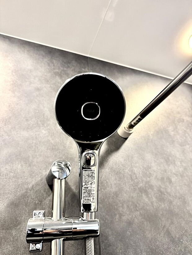 ■手元で簡単に止水できるため、水の無駄遣いを減らすことができます。