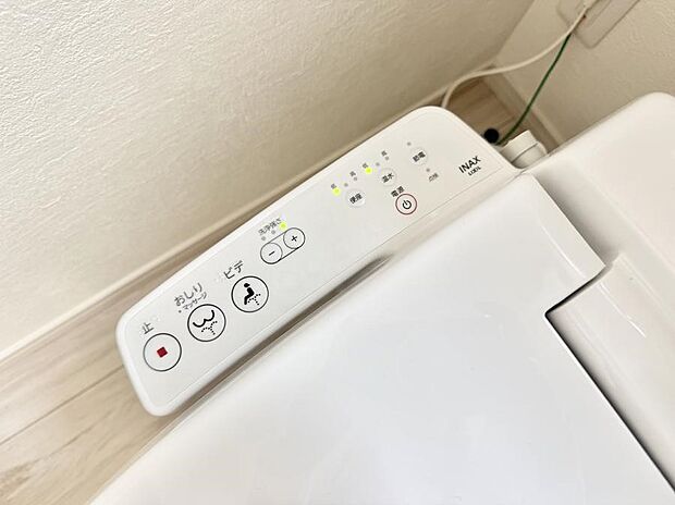 ■温水洗浄で快適、清潔感が保たれるシャワートイレ