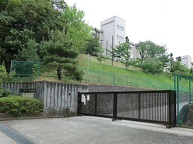 中学校 1200m 八王子市立松が谷中学校