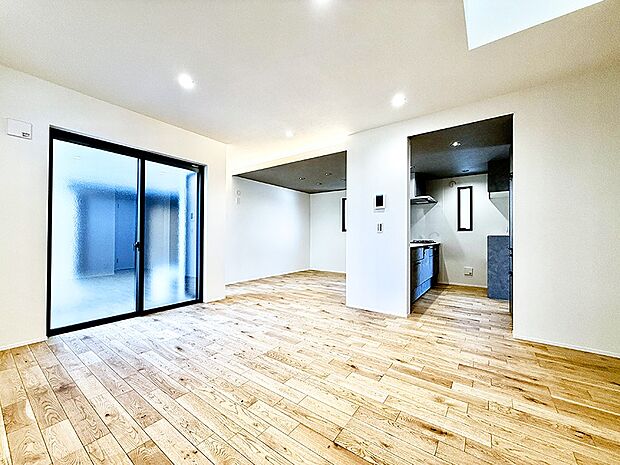 ■家具を置いてもゆったり過ごせる広さのリビング  