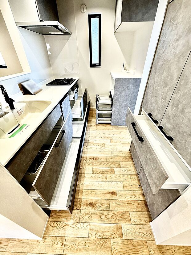 ■収納力豊富なシステムキッチンです!