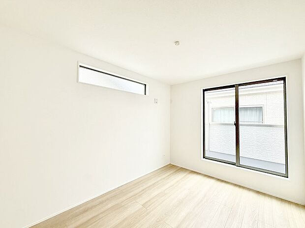 ■大きな窓は開放感があり、明るさ通風バッチリです