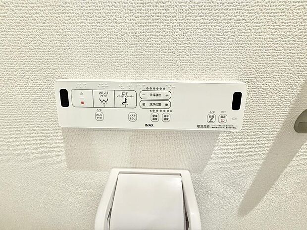 ■温水洗浄で快適、清潔感が保たれるシャワートイレ