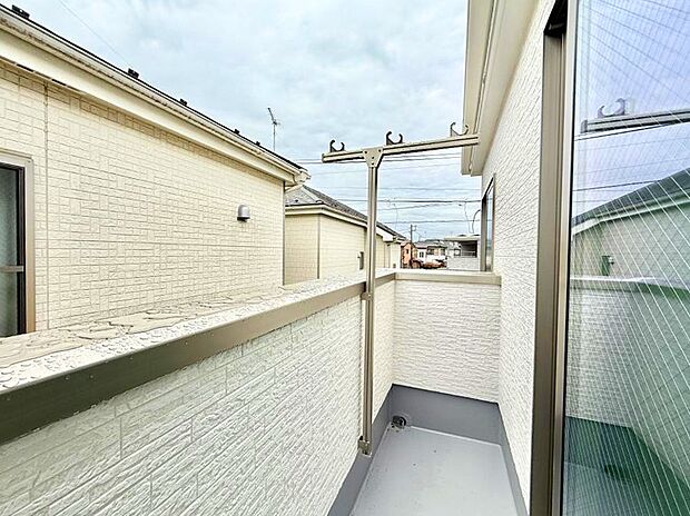 心地よい風と光を感じる、くつろぎのバルコニー