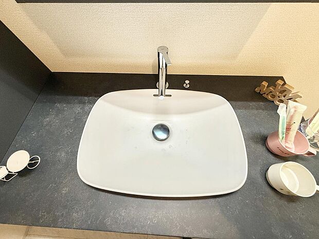 ■細かい部分まで洗いやすく便利なハンドシャワー付き