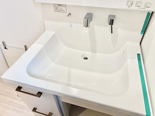 ■手洗いや顔を洗う時も快適に使える便利なシャワー