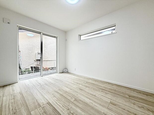 大きな窓は開放感があり、明るさ通風バッチリです