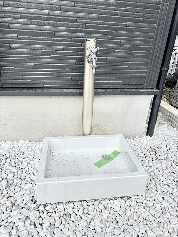 ■ガーデニングや洗車などの際に大活躍な屋外立水栓