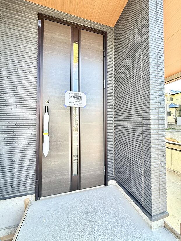 ■ シンプルで美しく、住まいの第一印象を彩る玄関です