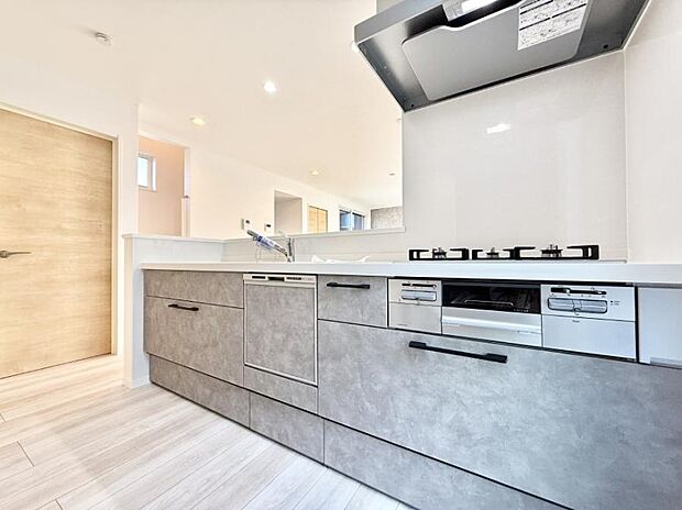 ■シンプルで機能的、毎日使いやすいキッチン