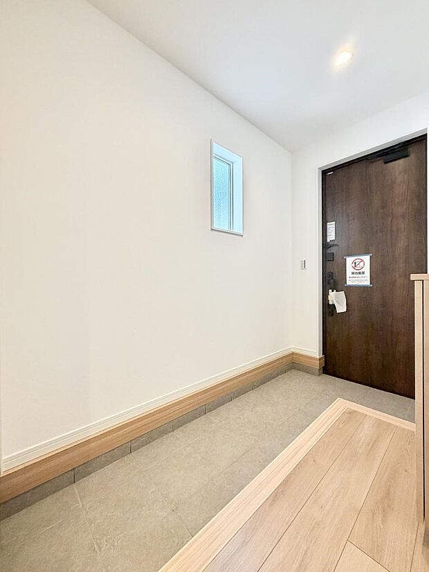 窮屈さを感じさせない広々玄関!