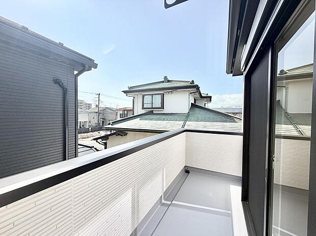 お洗濯物がよく乾く陽当たり良好のバルコニーです!