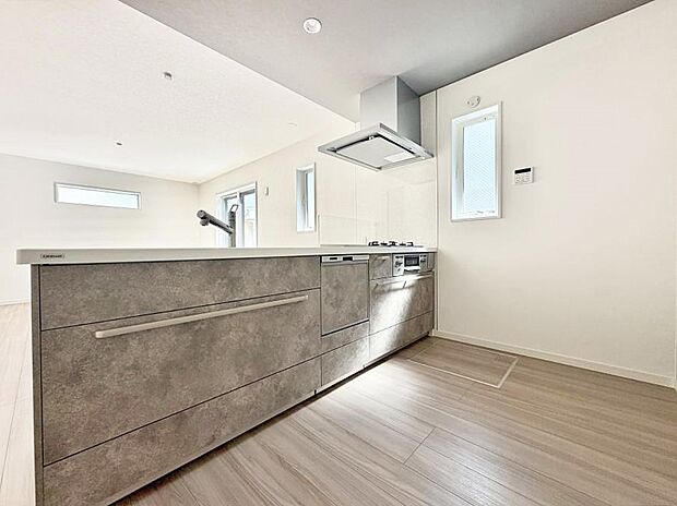 明るさと開放感たっぷりなキッチン!