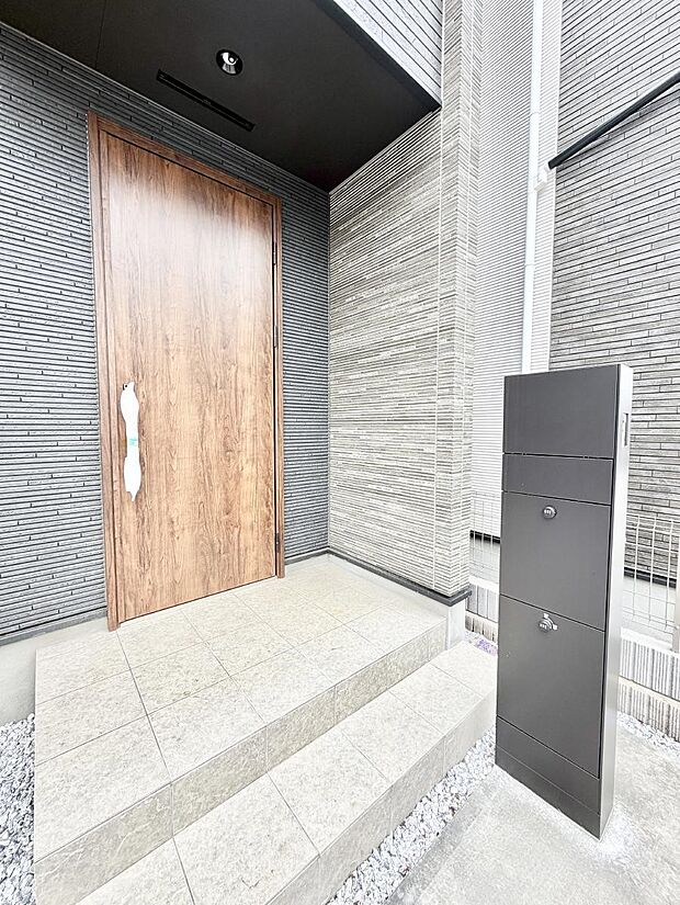 玄関はお家の顔!玄関アプローチでお客様をお迎え!