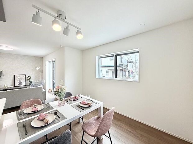 ここにいる時間が一番長いから やっぱりリビングは明るい方がいいですよね