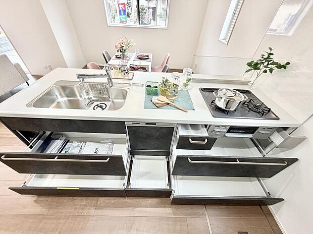 収納力豊富なシステムキッチンです!