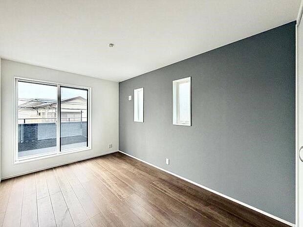 大きな窓は開放感があり、明るさ通風バッチリです