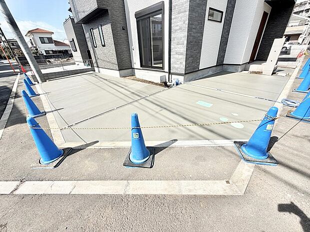 広い駐車場スペースが魅力的です