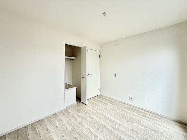 2号棟 ■落ち着いた色合いのお部屋で穏やかな時間を楽しめます