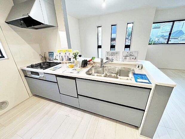 会話が深まる対面キッチン！家族との会話がはずみます  