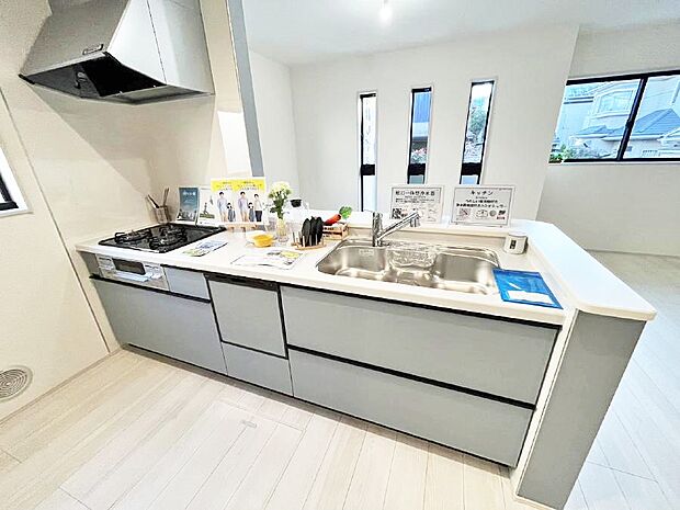 明るさと開放感たっぷりなキッチン！  