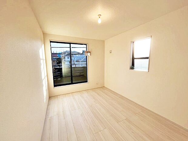 ■陽射しが差し込む暖かいお部屋