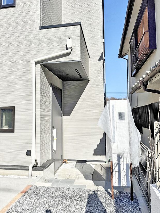 ■ シンプルで美しく、住まいの第一印象を彩る玄関です