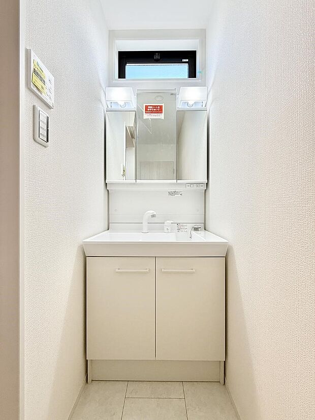 ■明るい洗面所は毎朝の歯磨きも楽しくできちゃいそうです♪