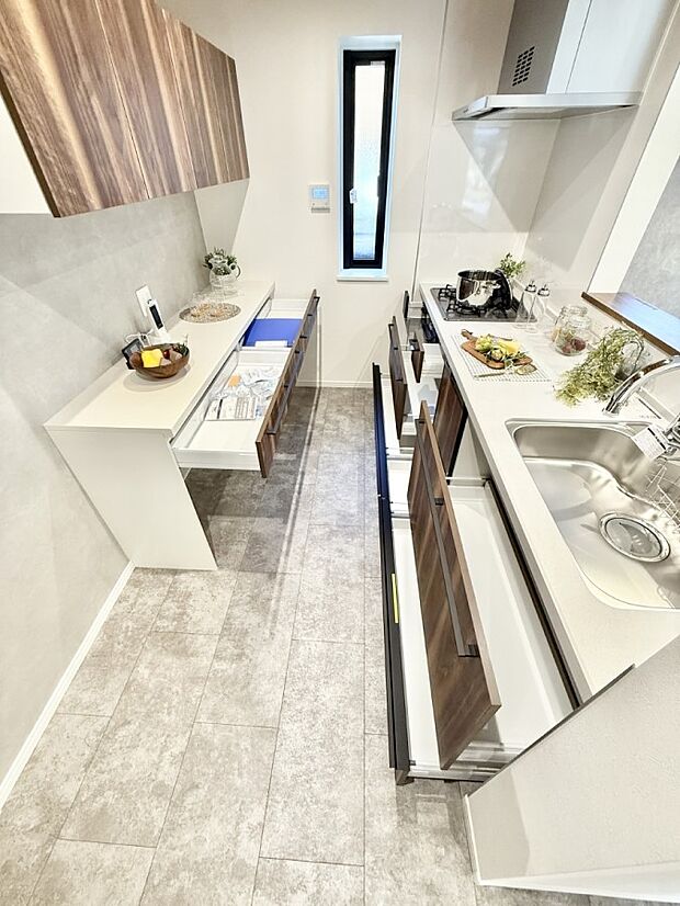 ■家族の絆を深める、温もりのあるキッチン