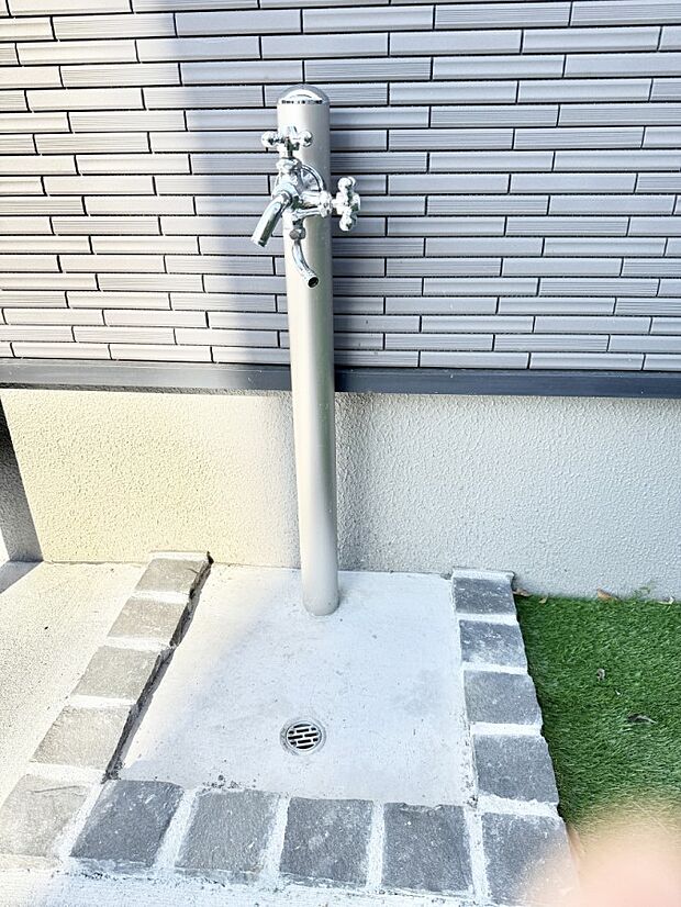 ■ガーデニングや洗車などの際に大活躍な屋外立水栓  