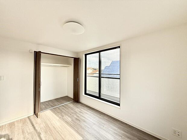 ■シンプルな空間で、収納付きベッドやデスクなど、多機能な家具を活用しやすいです