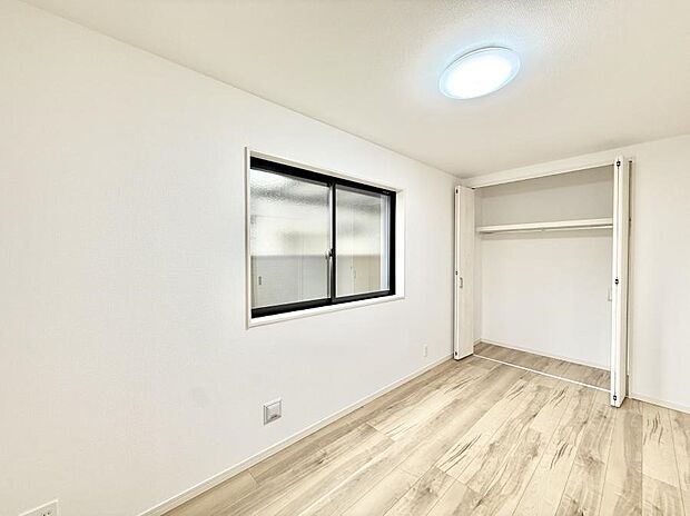 ■シンプルな空間で、収納付きベッドやデスクなど、多機能な家具を活用しやすいです