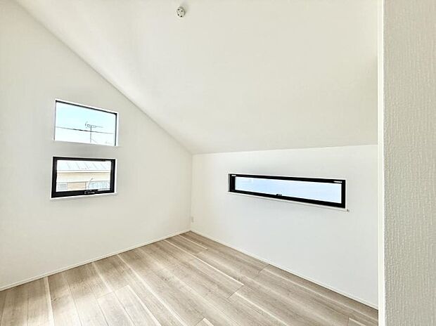 ■シンプルな空間で、収納付きベッドやデスクなど、多機能な家具を活用しやすいです